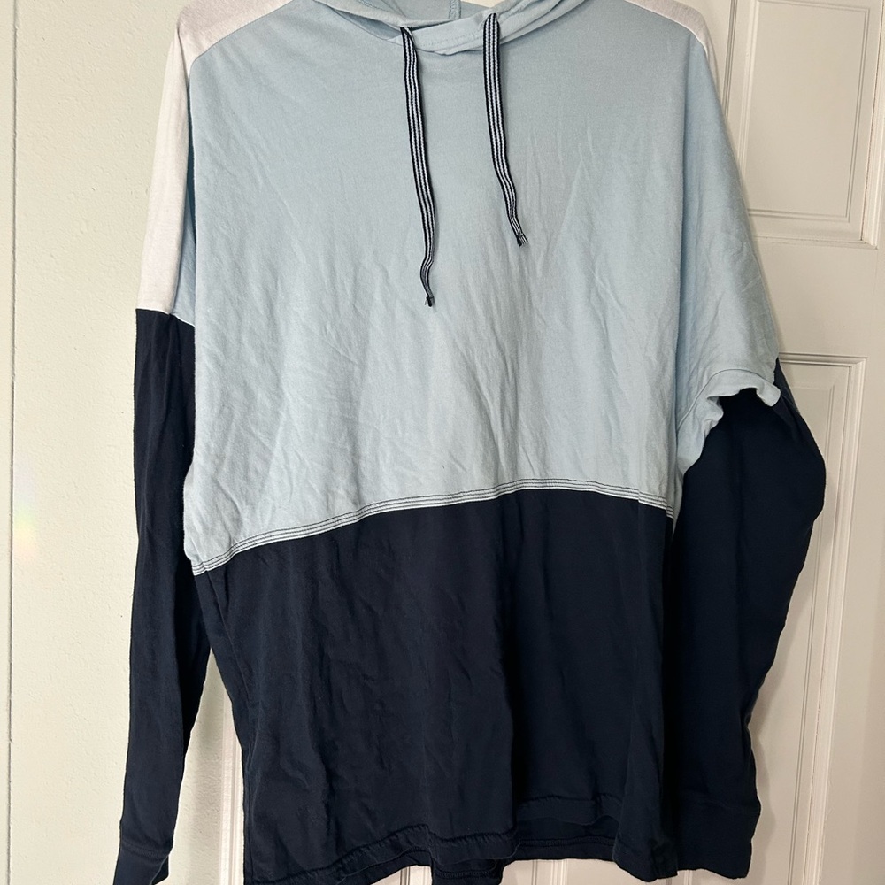 Colorblock Hoodie Shirt in Light Blue and Black